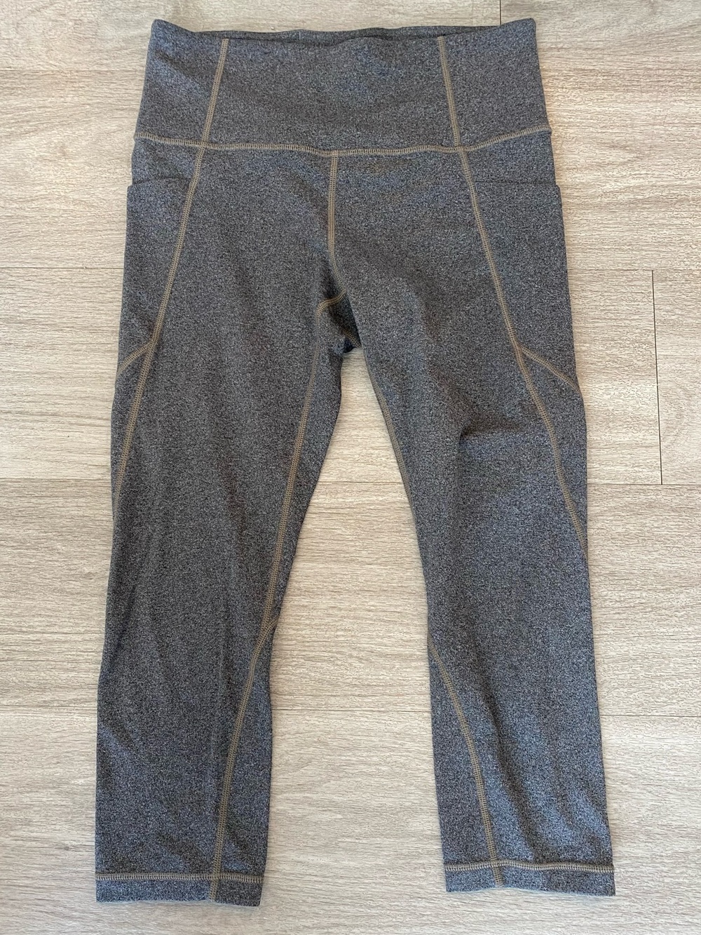 Athleta Women’s Gray Salutation Stash Capri Performance Leggings Size Small